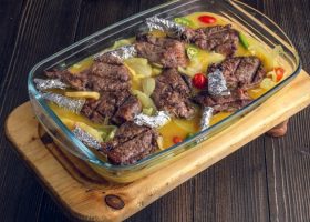 طريقة عمل صينية الريش بالبطاطس مع صوص الليمون