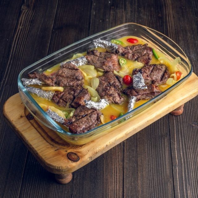 طريقة عمل صينية الريش بالبطاطس مع صوص الليمون