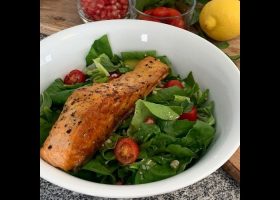 طريقة عمل سلطة السالمون مع الكينوا