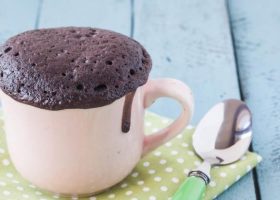 طريقة عمل كيك الشوكولاتة بالمايكروويف ب 3 دقائق