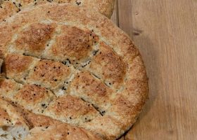 طريقة عمل خبز تميس بالسكر