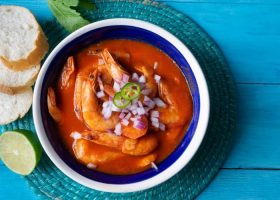 طريقة عمل شوربة روبيان بالطماطم والخضار