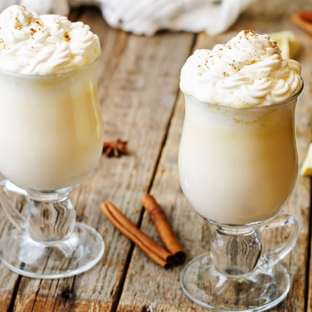 طريقة عمل مشروب الشوكولاتة البيضاء الساخن