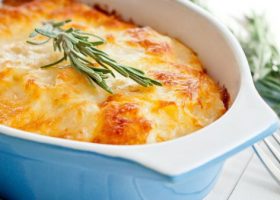 طريقة عمل صينية الدجاج بكرات البطاطس