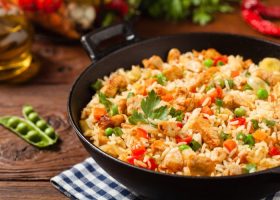 طريقة عمل أرز بالدجاج والخضار