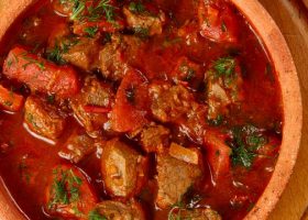 طريقة عمل كباب الحلة بالطماطم