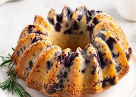 طريقة عمل كيكة التوت والليمون