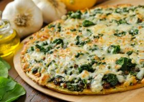 طريقة عمل بيتزا السبانخ والجبن