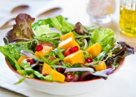 طريقة عمل سلطة المانجو بالخضار