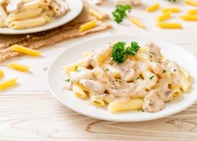 طريقة عمل مكرونة بكريمة الطبخ بدون دجاج