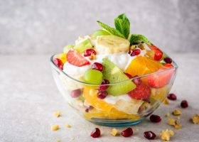 طريقة عمل سلطة فواكة بالزبادي للرجيم