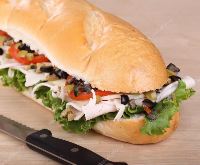 طريقة عمل ساندويش التيركي والخس بالخبز الفرنسي