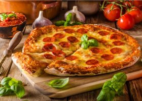 طريقة عمل بيتزا بدون خميرة