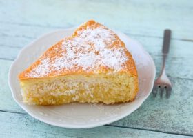 طريقة عمل كيكة الزبادي وجوز الهند