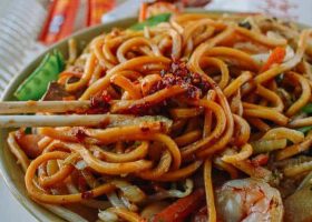 طريقة عمل نودلز بالروبيان