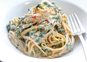 طريقة عمل فوتتشيني بالسبانخ