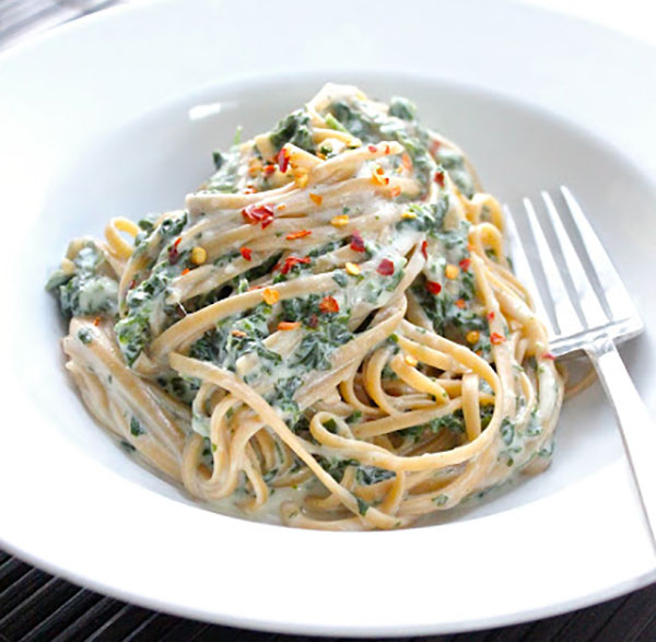 طريقة عمل فوتتشيني بالسبانخ