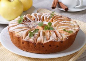 طريقة عمل كيك التفاح بالقرفة والعسل