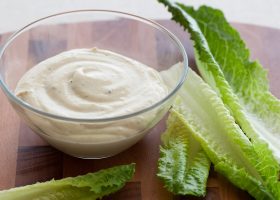 طريقة عمل صوص السيزر المنزلي