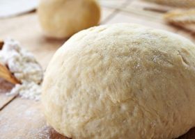 طريقة عمل عجينة الفطاير بدون حليب