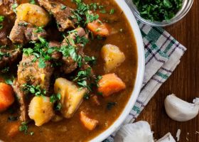 طريقة عمل إيدام اللحم بالبطاطس والجزر