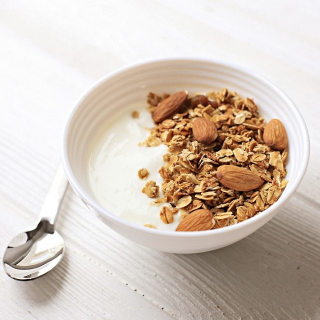 طريقة عمل الجرانولا بالشوفان والعسل