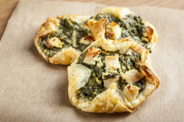 طريقة عمل فطائر السبانخ بالدجاج