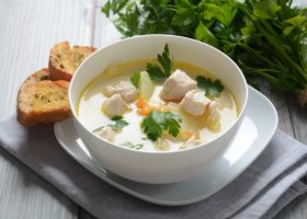 طريقة عمل شوربة كريمة الدجاج مثل المطاعم