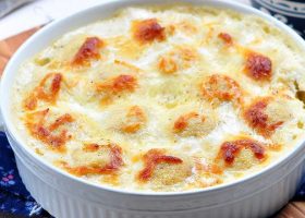 طريقة عمل صينية البطاطس بالدجاج والبشاميل