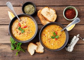 طريقة عمل شوربة عدس بدون خلاط