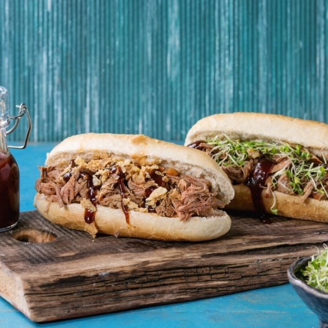 طريقة عمل ساندويش لحم فيليه بالباربيكيو صوص