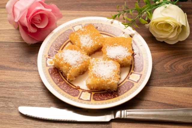 طريقة عمل بسبوسة بالزبادي بدون بيكينج باودر