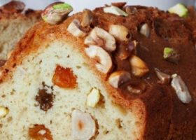 طريقة عمل كيك بالمكسرات والزبيب