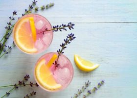 طريقة عمل عصير الليمون مع اللافندر