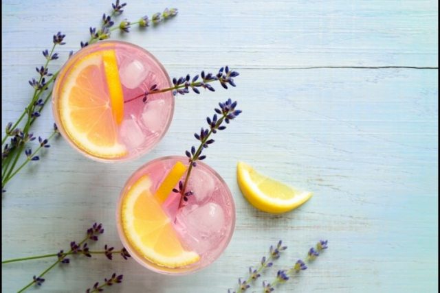 طريقة عمل عصير الليمون مع اللافندر