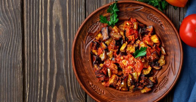 طريقة عمل حمسة باذنجان وبطاطس