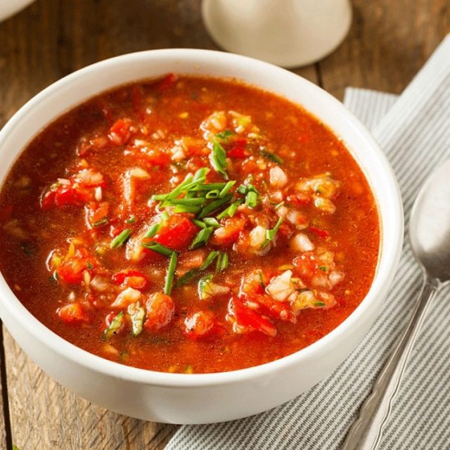 طريقة عمل شوربة الطماطم والفلفل الباردة