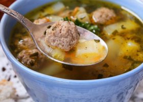 طريقة عمل شوربة البطاطس بكرات اللحم