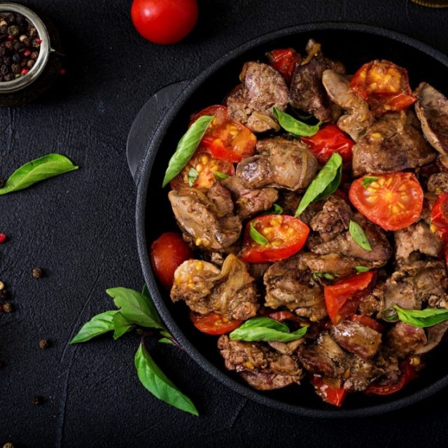 طريقة عمل كبدة بالطماطم والريحان