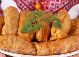 طريقة عمل محشي ملفوف بدبس الرمان