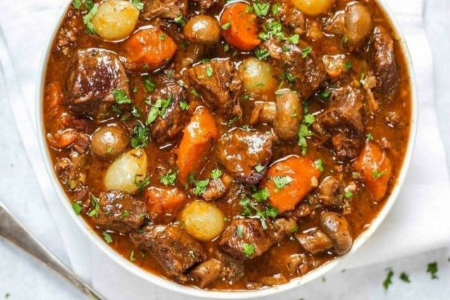 طريقة عمل طاجن اللحم بالبصل والخضار