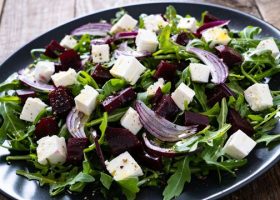 طريقة عمل سلطه الجرجير وشمندر