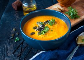 طريقة عمل شوربة القرع بالتفاح