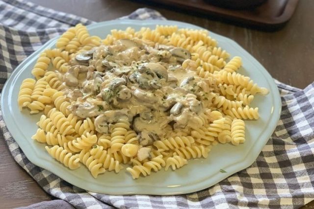 طريقة عمل بيف استراجانوڤ بالمكرونة