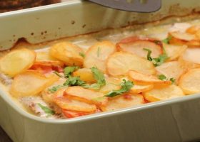 طريقة عمل كفتة بالطحينية مع البطاطس