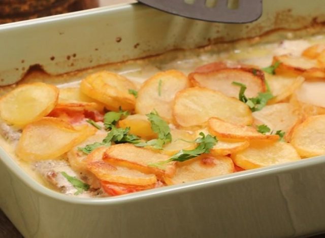 طريقة عمل كفتة بالطحينية مع البطاطس