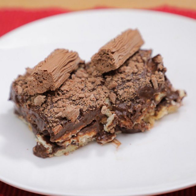 طريقة عمل حلى البسكويت بالشوكولاتة