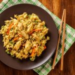 طريقة عمل أرز صيني مقلي بالدجاج