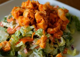 طريقة عمل سلطة دجاج بافلو للرجيم