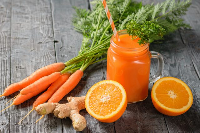 طريقة عمل عصير البرتقال مع الجزر والزنجبيل